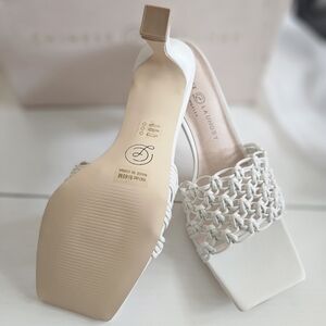 Chinese Laundry Yazzie Woven Sandal Cream size 9 White Braided Women's Shoes